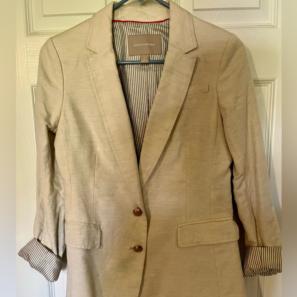 Banana Republic cream linen blazer/suit jacket. Size 4